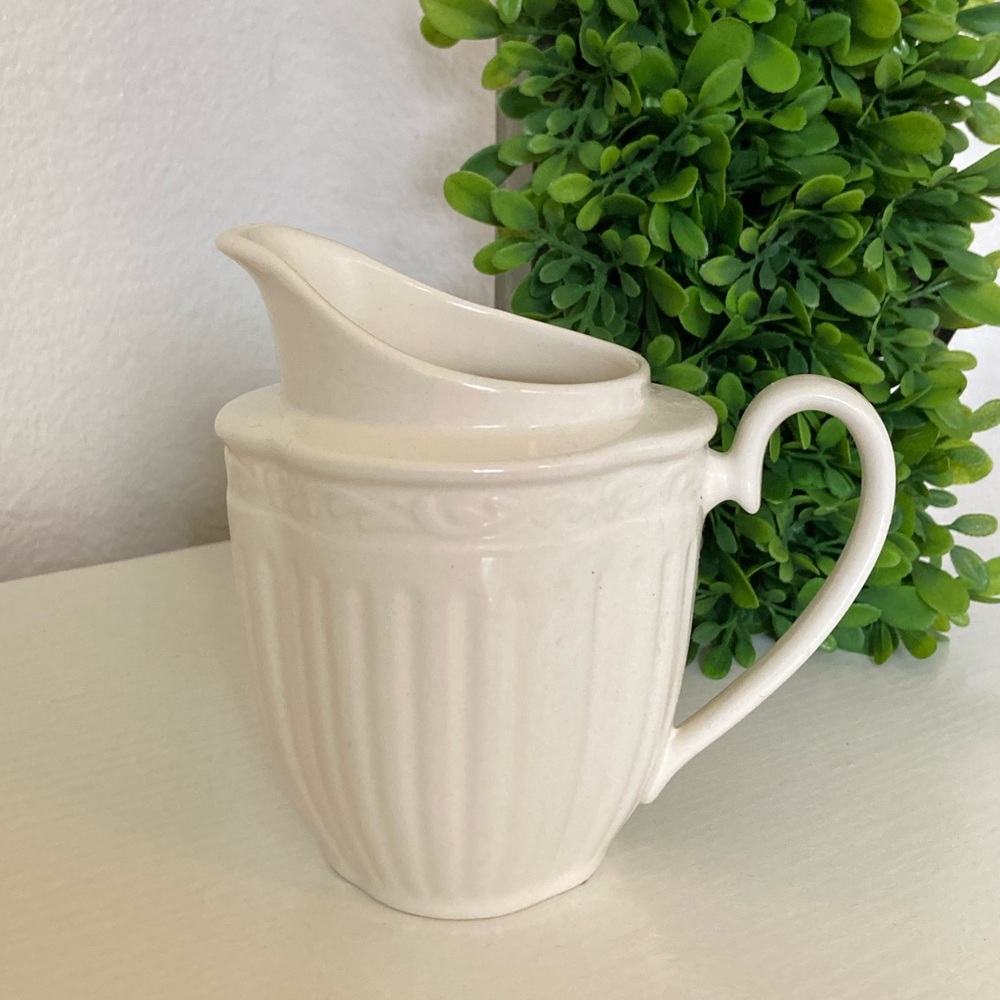 Mikasa Italian Countryside Creamer White 4.25" DD900 8oz